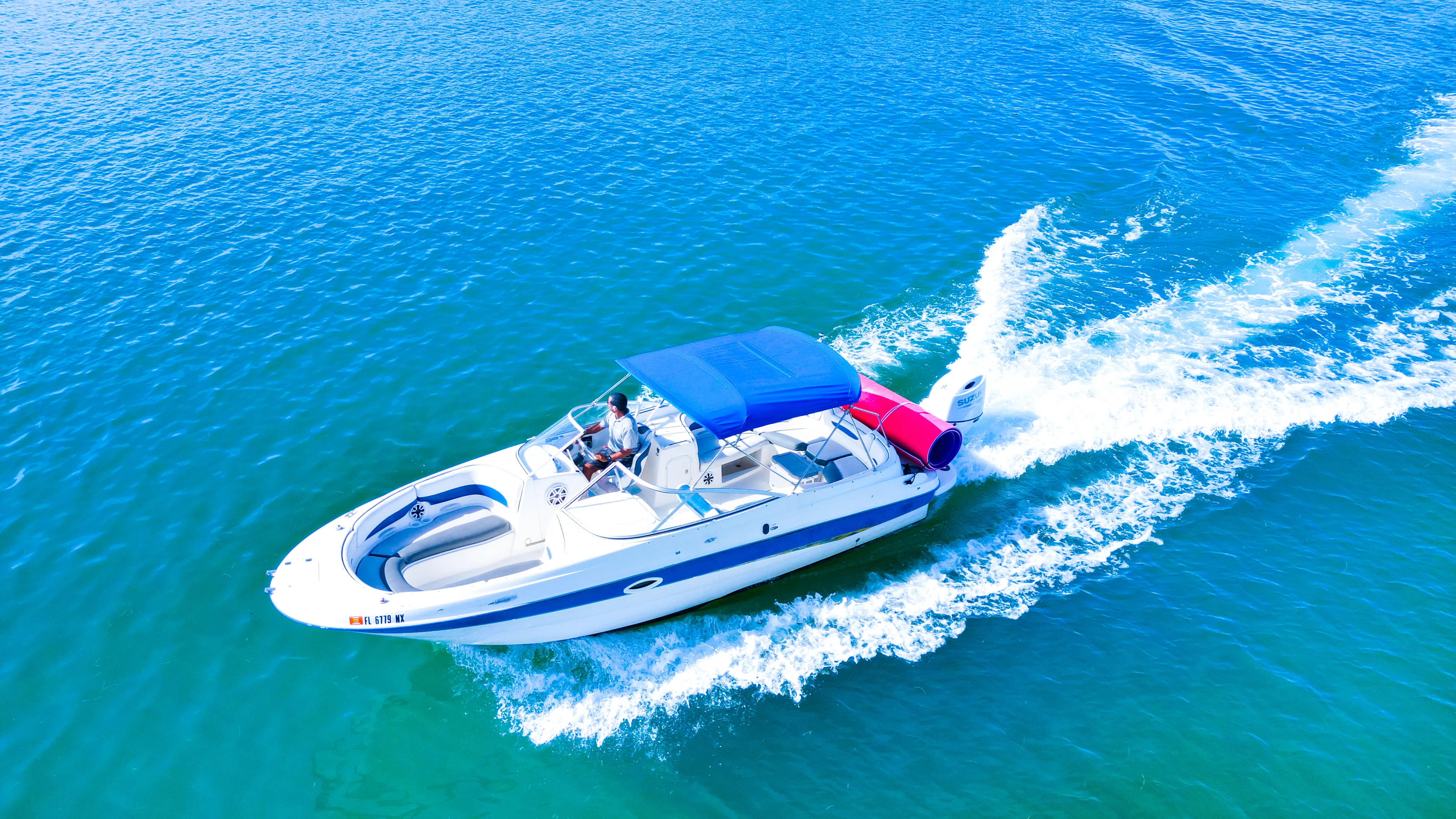 26ft Bayliner Max aerial view